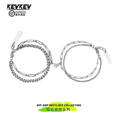 Official girlfriends hands, lovers, Pussy, wearing stitching magnets, love each other, summer and Chinese Valentine's Day