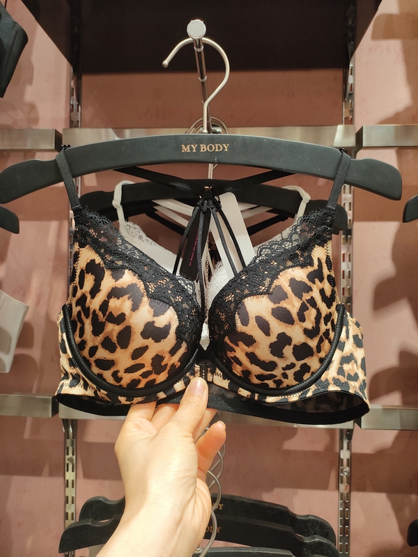 Mybody New Sexy Leopard Print Lingerie Small Chest Front Buckle Push-Up Bra Wxh26048 Mybody New Sexy Leopard Print Lingerie Small Chest Front Buckle Push-Up Bra Wxh26048