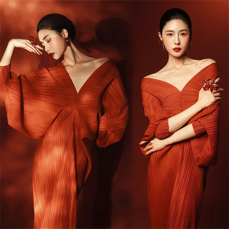 New Studio Theme Mood Lighting Red Fashion Stylish Personal Portrait High-End Artistic Photo Shoot Clothing