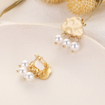 S925 silver needle cute cloud pearl earrings Korean temperament simple personality girl Joker ear clip without ear hole female