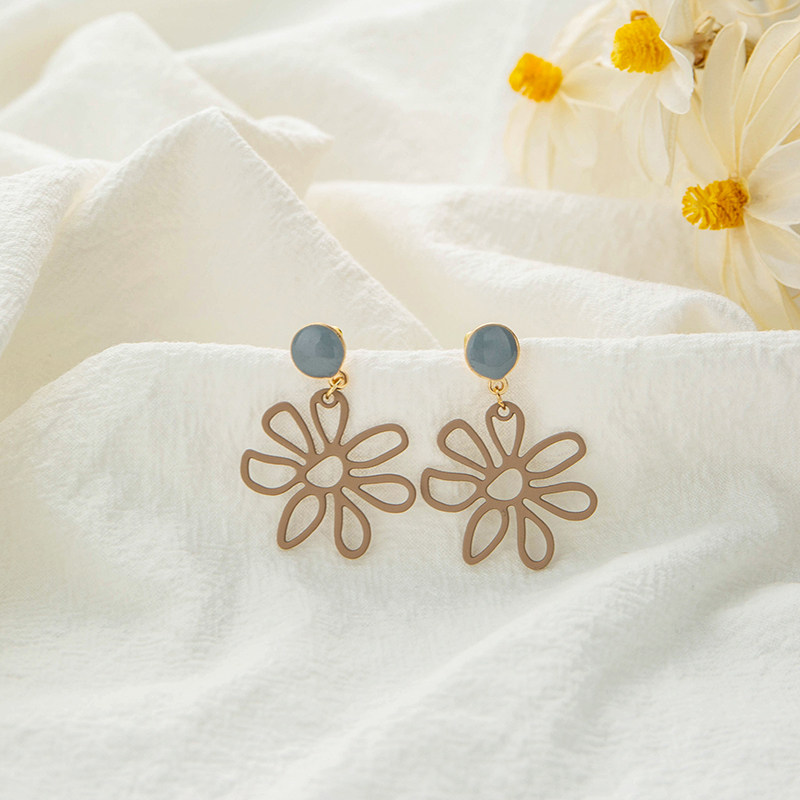 Super fairy fresh candy color Hyuna wind flower earrings cute Korean contrast color no ear pierced ear clip ear needle female earrings