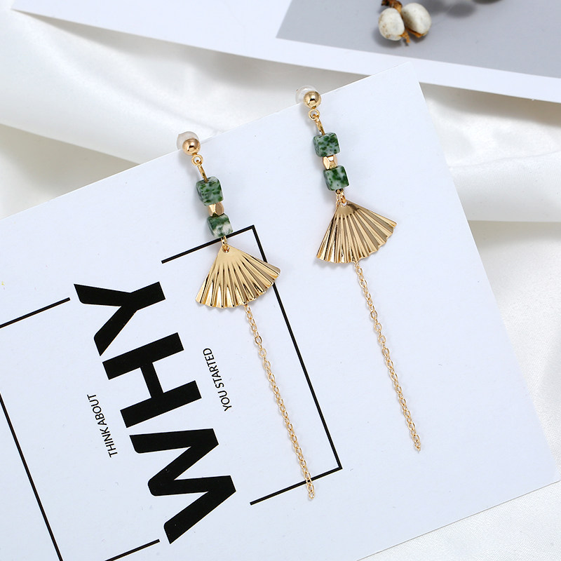 Super fairy temperament retro Mori earrings fan-shaped tassel long version of ear needle earrings Korean ear clip without ear hole earrings female