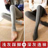 Светло -серая нога+темно -серые носки