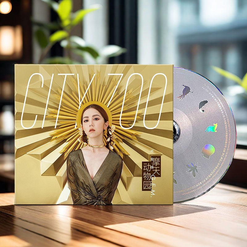 オリジナルで正規品のG.E.M.のアルバム「Skyscraper Zoo」CD + 歌詞ブックレット、カーアクセサリー。