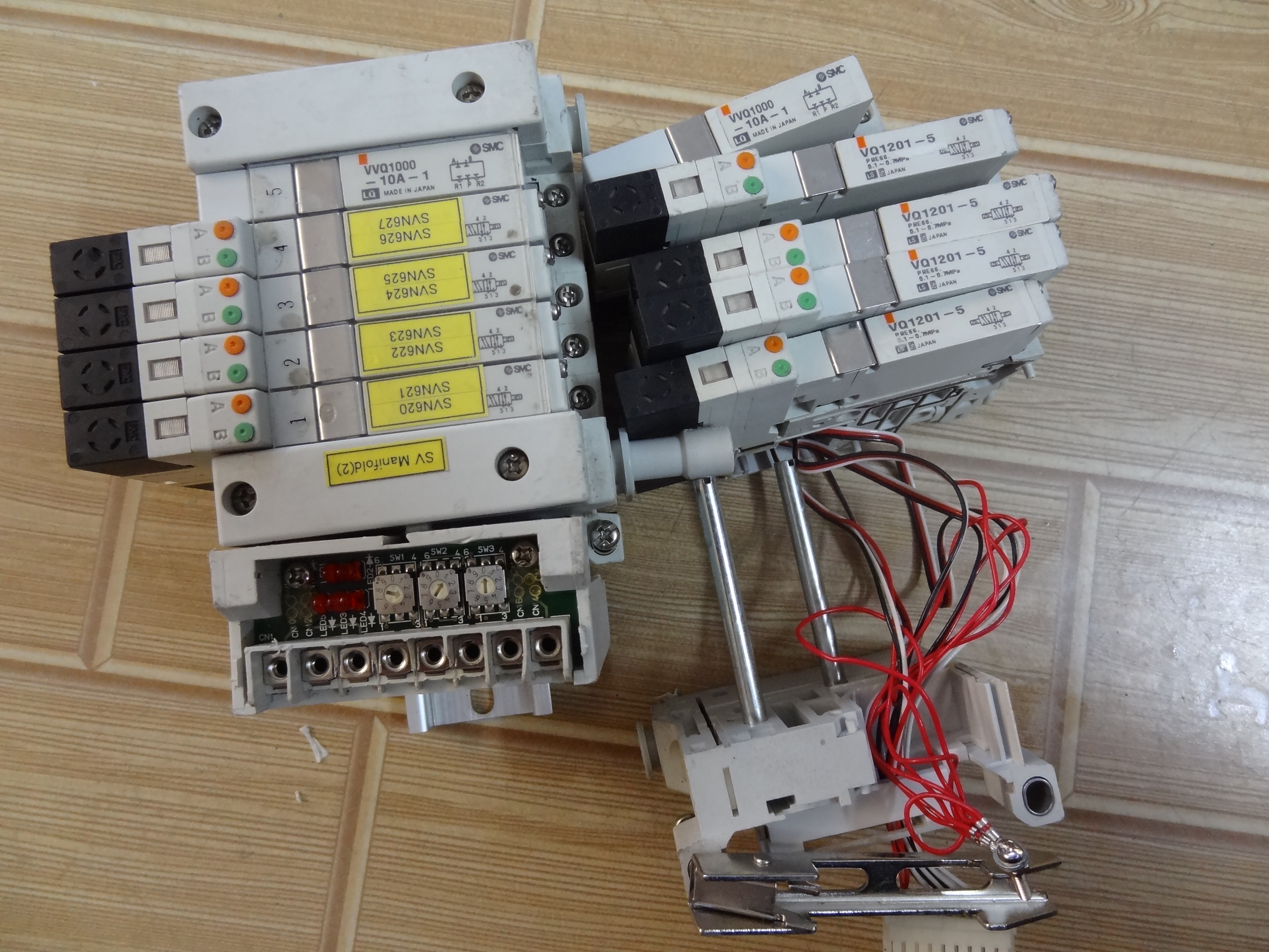 Disassemble SMC solenoid valve VQ1101Y-5 VVQ1000-10A-1 coil 24VDC spot processing price
