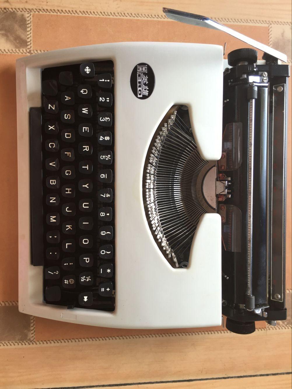 Old-fashioned metal machinery English flying Fish brand sky brand KOFA hero brand typewriter old Shanghai nostalgic antique