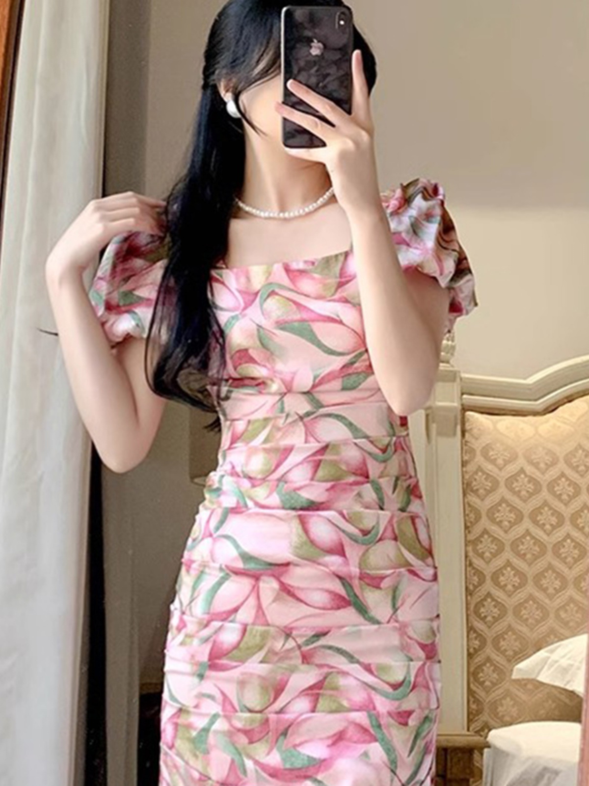 2025夏季法式温柔风连衣裙：韩女王的粉色碎花惊艳登场！