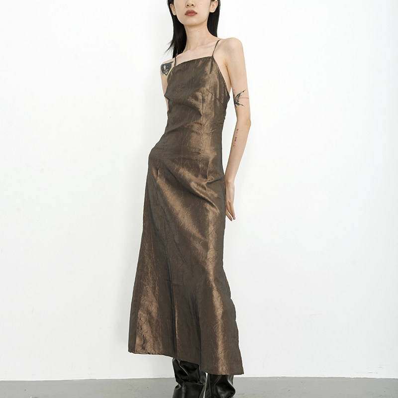 2022 Xia original design ancient bronze gold withered foliage harness foreign dress sexy side open fork open back to collect waist for a long version
