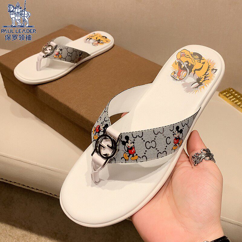 2021 new European station slippers male tide Mickey print flip-flop leather outer wear non-slip clipping beach sandals