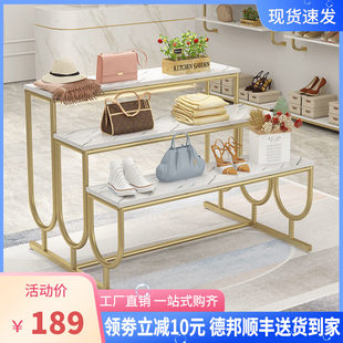 衣料品店の陳列棚、婦人服店、中央のフローテーブル陳列、台中島のラダーラック、靴屋の靴棚