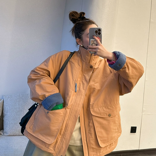 Бархатная удерживающая тепло хаки зимняя куртка для отдыха