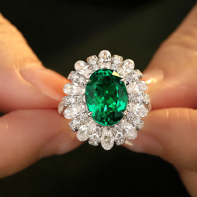Tiktok Is Hotly Recommending a 5-Carat Synthetic Emerald Ring from Zambia, Silver Plated with 18K Gold, Synthetic Gemstone Women's Ring