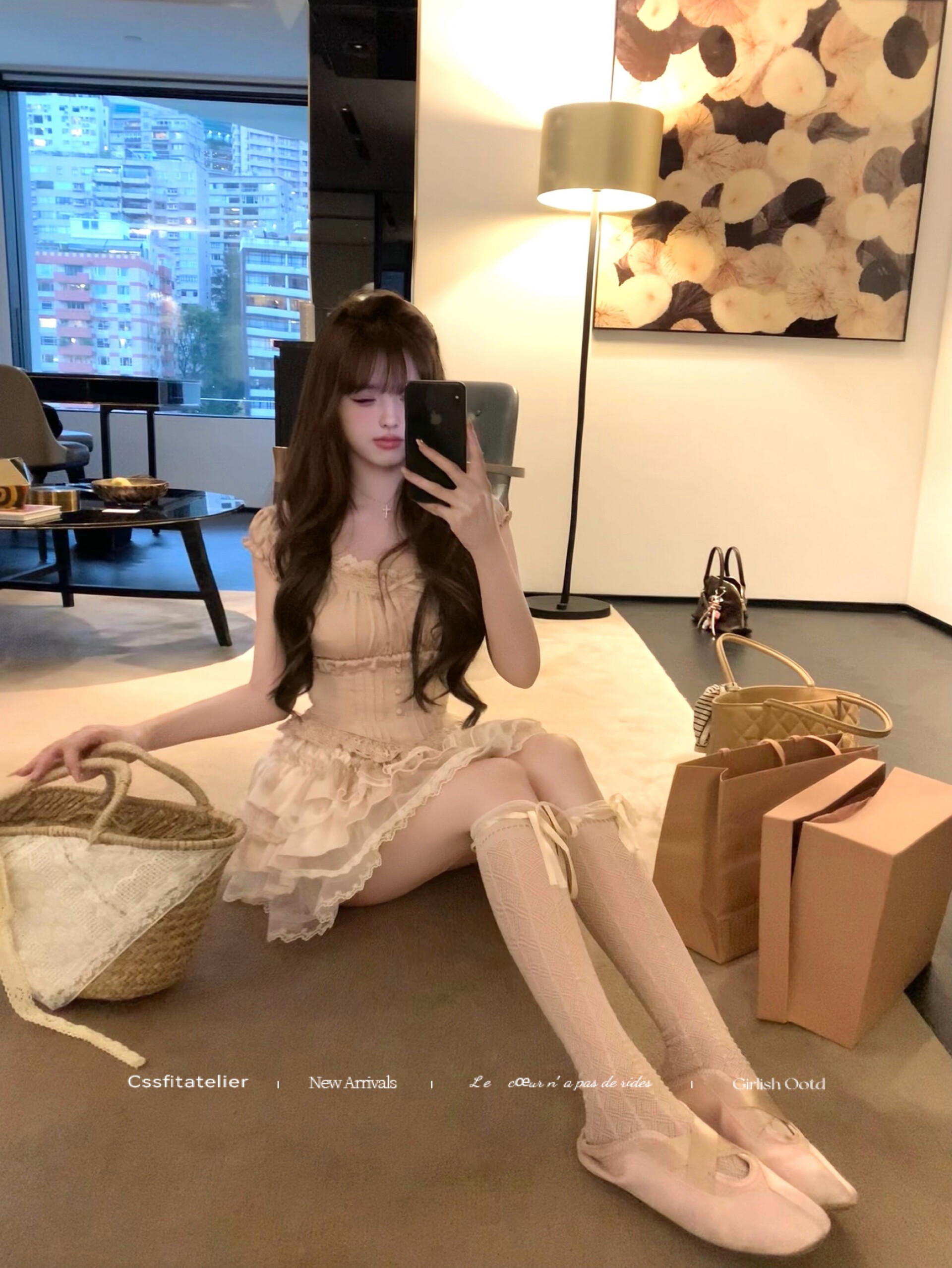 Стильные костюмы 迟伞伞 26/ss 双生樱酪 刺绣钉珠光泽感收腰上衣蕾丝重工蛋糕短裙