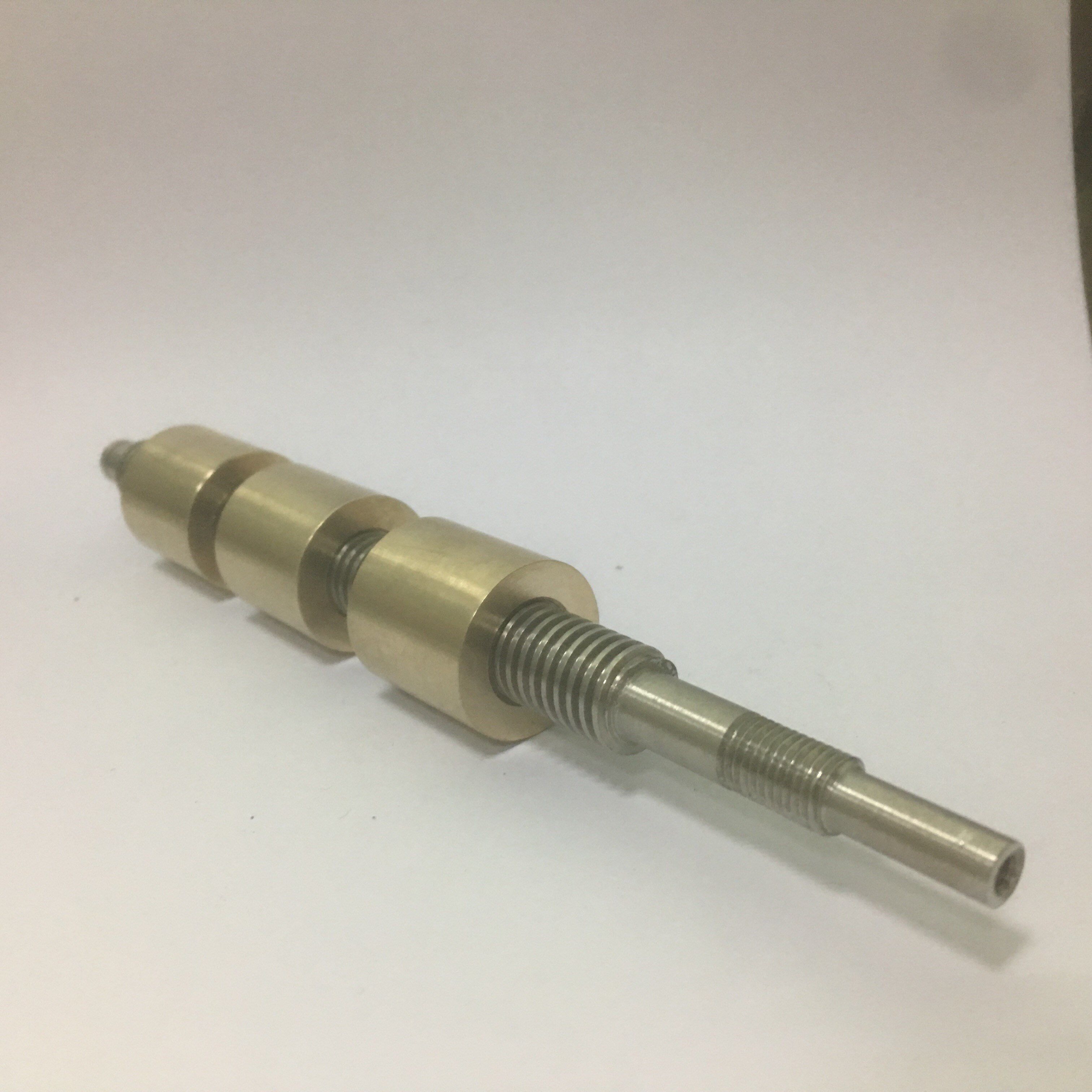 Pleasant-to-fit type 30-degree trapezoidal screw-shaped left and right screwy flip-flop step keyway type LJC22 LHY32 LHU12 LHU12