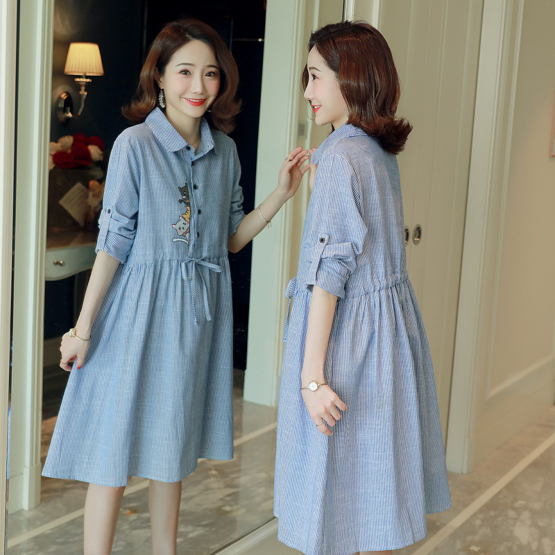 Web red pregnant women dress autumn 2021 new medium - long - range gas reduction age French striped dress