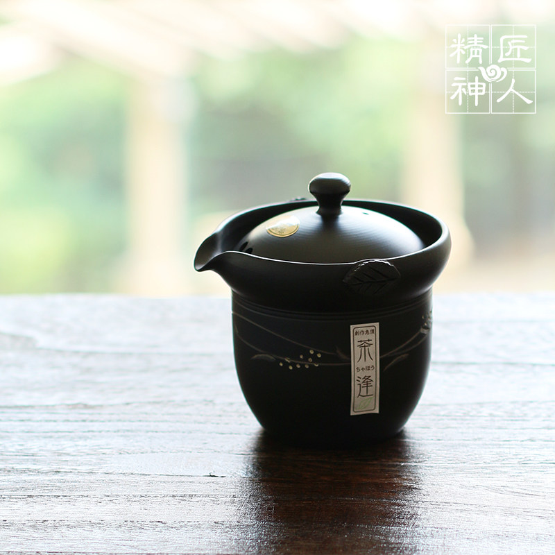 Spot Japan imported Tokoname burning carved flower vase teapot teapot Japanese hand-made pottery black clay pottery pot