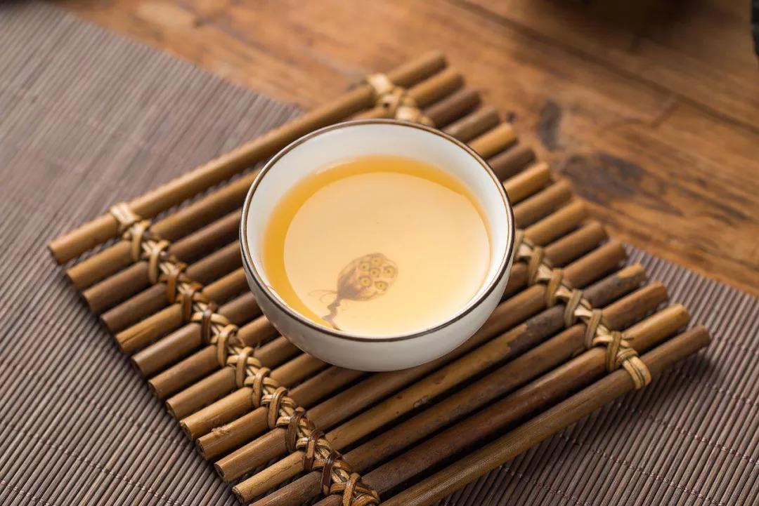 茯茶选料为什么选择比较粗老的茶叶？25