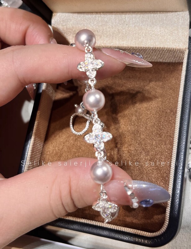 Selge {Minuet} Manta Artificial Pearl· Niche Design Four-Leaf Clover Bracelet