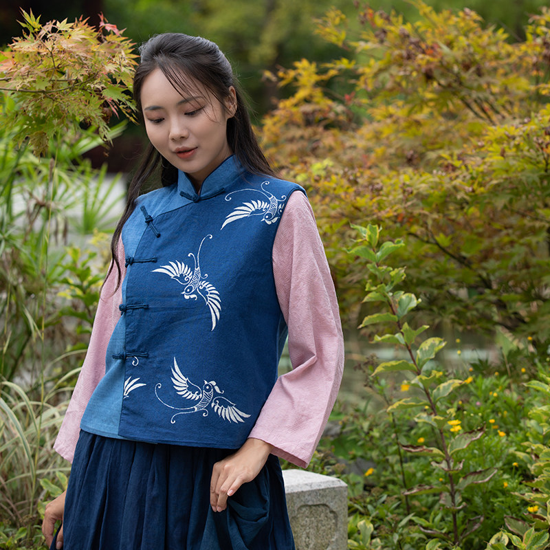 Ancient Law Blue and Dyeing Waistcoat of the Chinese New Buyi Maple Maple Fragrant Dyeing Country Wind Vest Pantry women Horse Vest Autumn Double