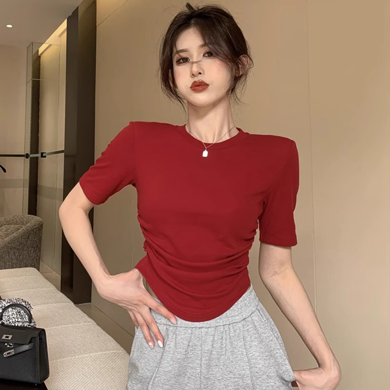 Red Shoulder-Padded Short-Sleeved T-Shirt for Women, Summer 2026 New Style, Curved Hem, Pleated Waist, Half-Sleeved Short Top