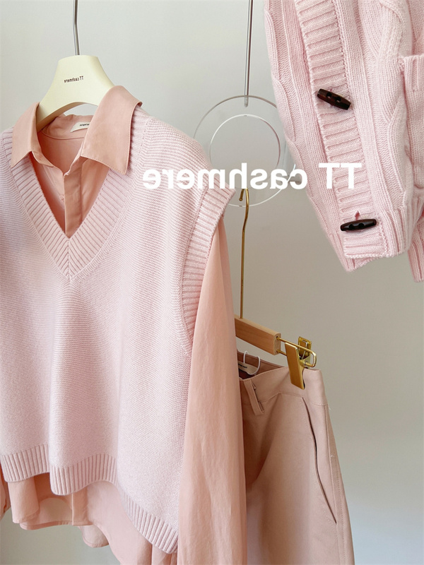 Pink V Neck Knitted Vest Spring & Fall 2026 New Loose Shirt Layered Sweater Vest Vest Top Women's Style