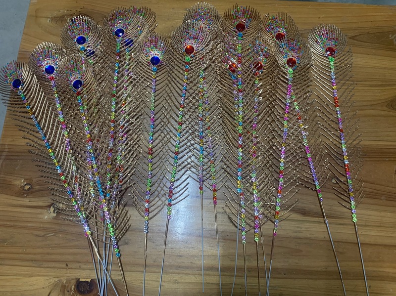 New Handmade Simulated Beaded Phoenix Tail Plastic Golden Simulated Peacock Head Model Origami Peacock Spreading Its Tail New Handmade Simulated Beaded Phoenix Tail Plastic Golden Simulated Peacock Head Model Origami Peacock Spreading Its Tail