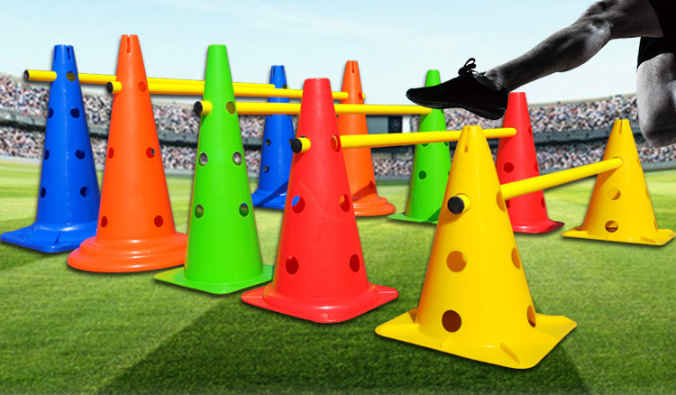 Đào tạo bóng đá với lỗ ký hiệu thùng dấu cực cực hình nón chướng ngại vật kem kem bóng rổ taekwondo thiết bị đào tạo 	tất bóng đá chuyên nghiệp	