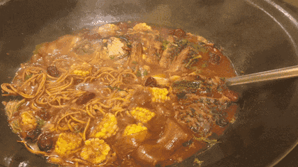 肉和蔬菜全都有,东北人就爱这一锅