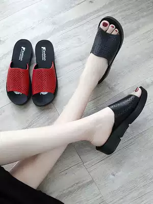 Middle-aged and elderly slippers summer wear soft bottom non-slip fashion Lady leather middle-aged comfortable 2021 new mother cool
