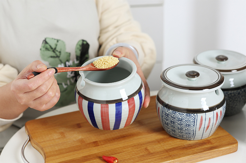 Large household condiment jar ceramic with cover creative caster single seasoning box of Large capacity receive a pot in the kitchen