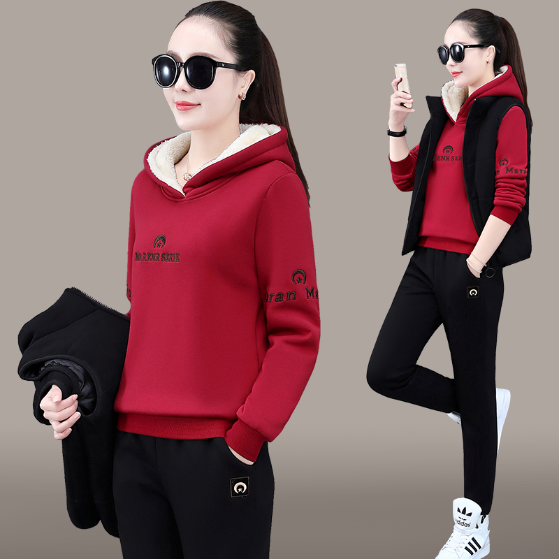 Thickened and gushed sports suit Women's autumn winter 2022 new lids lamb plush sweatshirt casual outlap vest three sets