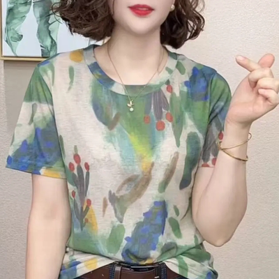 This is a new summer fashion and stylish round-neck short-sleeved T-shirt with a print that makes you look slimmer and younger. It's a casual and versatile top that exudes elegance for women