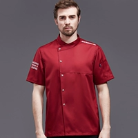 Ван Бинг прижал плеч