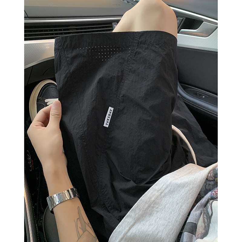 アメリカンスタイルの速乾性メッシュショーツ（メンズ）、薄手のサマースタイル、メンズビーチショーツ、ゆったりとしたカジュアルなバスケットボールスポーツカプリパンツ。