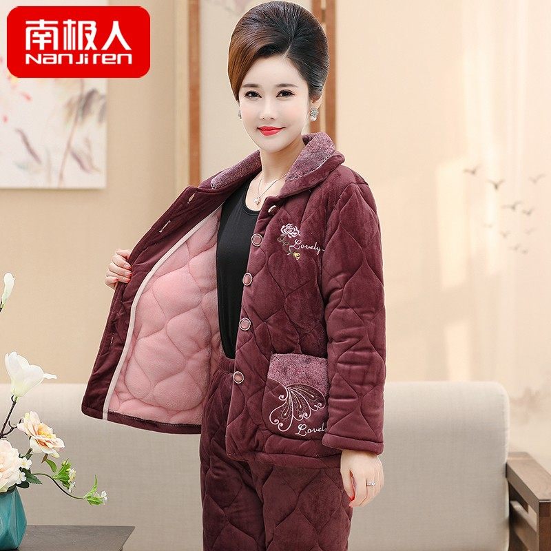 Autumn and winter middle-aged women's mother pajamas plus plus plus thick coral wool three layers of cotton sandwich cotton middle-aged and elderly people are particularly thick