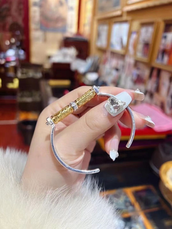 Dalian Physical Store Seven-Year-Old Cuban Chai Ya Bracelet, Luon Puiao 2550, Luon Puiao Full Bracelet, Luon Puiao Yi San Shi Dalian Physical Store Seven-Year-Old Cuban Chai Ya Bracelet, Luon Puiao 2550, Luon Puiao Full Bracelet, Luon Puiao Yi San Shi