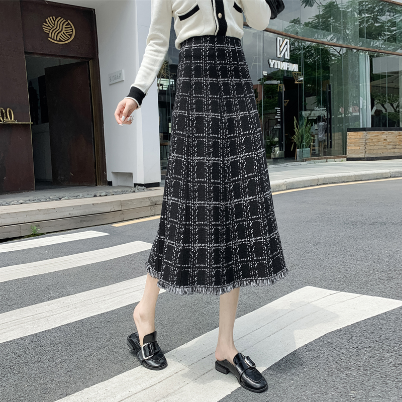 Plaid knitted skirt women's autumn and winter 2022 new high waist mid-length tassel woolen a-line umbrella skirt long skirt