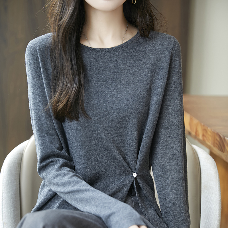 Fine Wool Knitted Base Shirt for Women, Round Neck, Long Sleeves, Pullover, Slit, Buttoned, Waist-Cinching, Slimming, Unique Round Neck Sweater