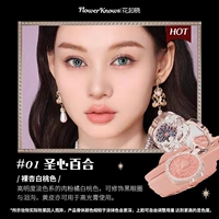 В комплект 01 Sacred Heart Lily входит кисть для румян + подушечка для большого пальца.