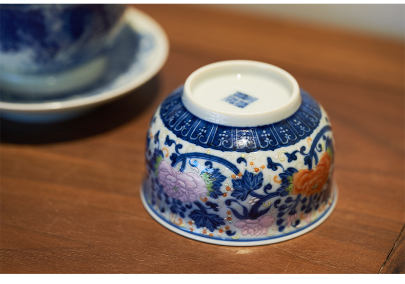 The Bucket color blue and white floral censer cup around branches all hand the draw master cup jingdezhen old alum red personal pu - erh tea cup