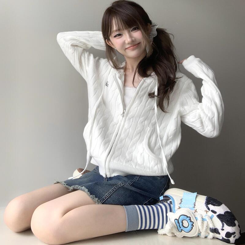 Korean-Style Soft White Cable-Knit Sweater Jacket for Women, Autumn Season, Petite Size, Slimming, Unique Hooded Short Cardigan Top Korean-Style Soft White Cable-Knit Sweater Jacket for Women, Autumn Season, Petite Size, Slimming, Unique Hooded Short Cardigan Top