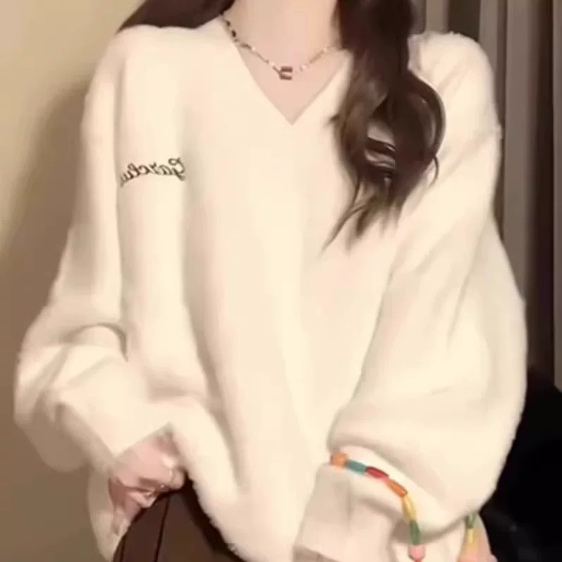 White V-Neck Mink Wool Sweater for Women, Soft and Loose, Lazy Style, High-End Knitwear Top for Autumn and Winter White V-Neck Mink Wool Sweater for Women, Soft and Loose, Lazy Style, High-End Knitwear Top for Autumn and Winter