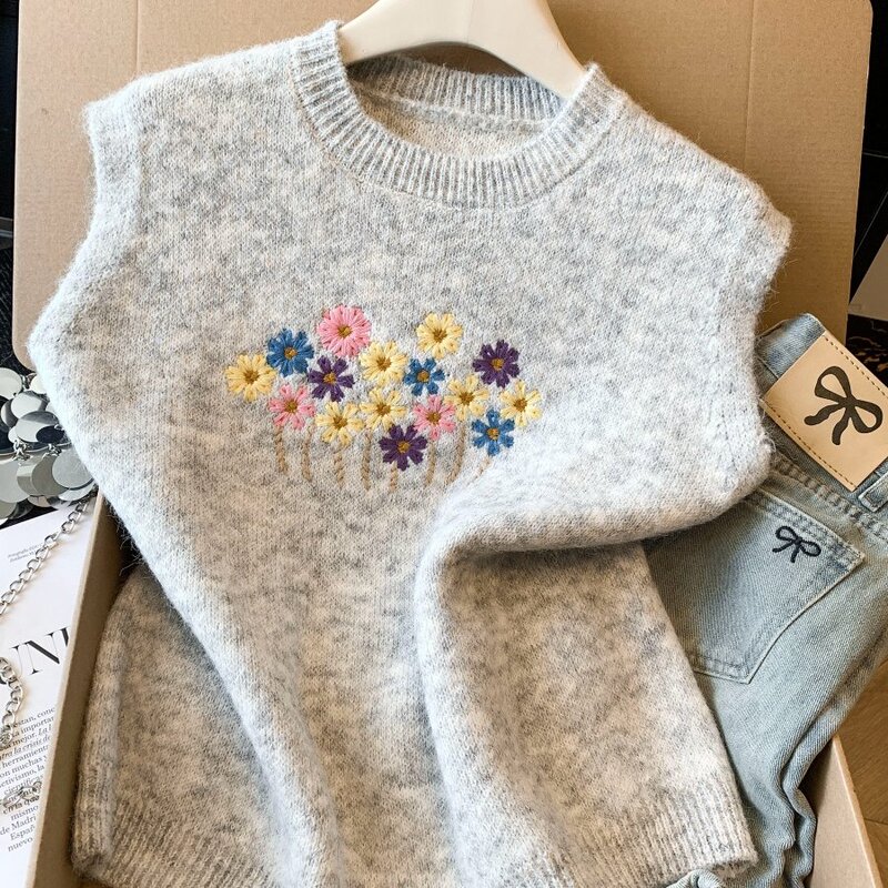 Beautiful and Stunning Embroidered Floral Knitted Vest for Women, Autumn 2026 New Style, Sweet and Elegant Outerwear Top Beautiful and Stunning Embroidered Floral Knitted Vest for Women, Autumn 2026 New Style, Sweet and Elegant Outerwear Top
