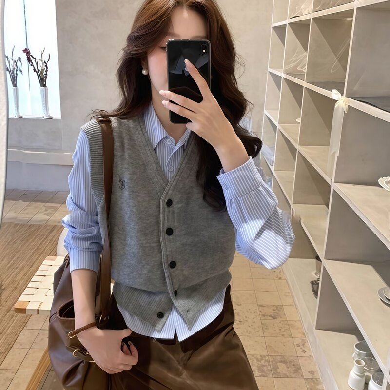 Academy-Style Versatile Suit Sweater Vest Cardigan for Women, Early Autumn Layering New Sleeveless V-Neck Outerwear Knitted Vest Academy-Style Versatile Suit Sweater Vest Cardigan for Women, Early Autumn Layering New Sleeveless V-Neck Outerwear Knitted Vest