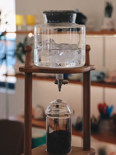 Solid Wood Frame Large Capacity Ice Drip Coffee Pot for Commercial and Home Use Cold Brew Ice Drip Pot High Borosilicate Glass Cold Brew Pot