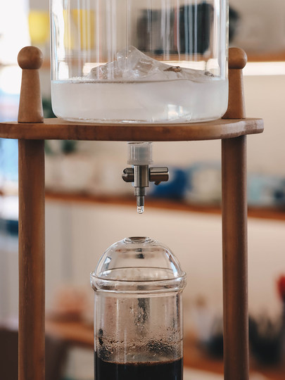 Solid Wood Frame Large Capacity Ice Drip Coffee Pot for Commercial and Home Use Cold Brew Ice Drip Pot High Borosilicate Glass Cold Brew Pot