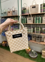 Небольшой размер, кремово-белый цвет. Следуйте и собирайте, чтобы получить случайный кулон.