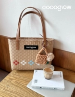 Цвет хаки. Собирайте, покупайте и получайте случайные подвески.