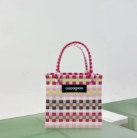 Средний оттенок розового, желтого и фиолетового. Следуйте и собирайте, чтобы получить случайный кулон.