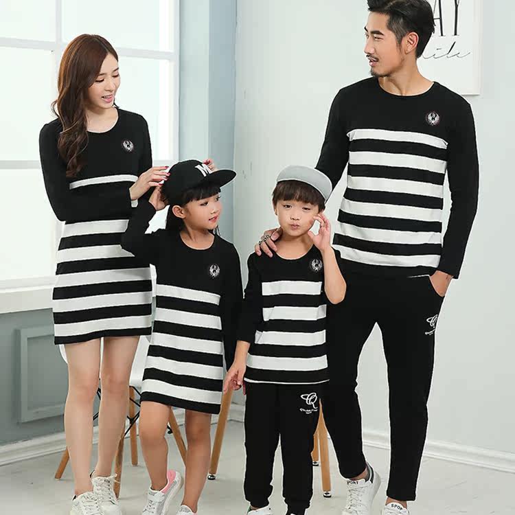 A family of three or four family parent-child wear 2022 spring and autumn sweater two-piece striped mother-child mother-daughter children's clothing